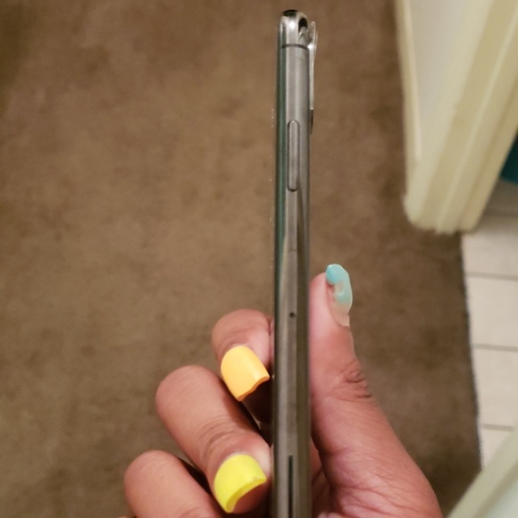 iPhone X - Picture 4 of 4
